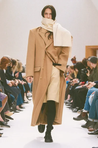 Look 25